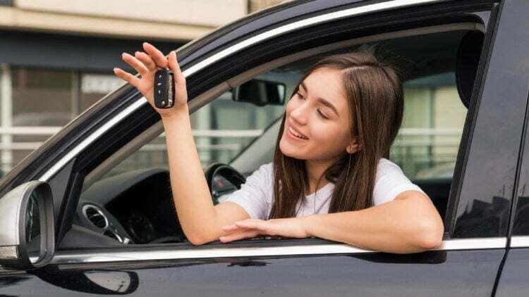 Jeune conducteur, comment assurer votre voiture